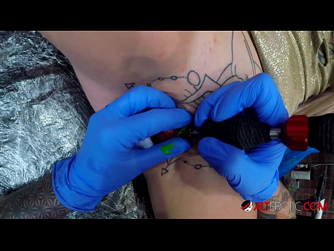 ❤️ Sully Savage oo aad u tattooed ayaa Kintirkeeda ku sawirtay tattoo ❌ Galmada dabada ❌️❤